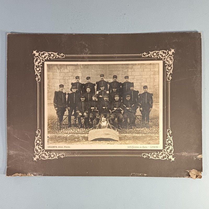 ENSEMBLE DE 2 GRANDES PHOTOS CARTONNEES DU 7 ème REGIMENT DE CUIRASSIERS 1907 ET 1908 FORMAT 30 X 40 cm